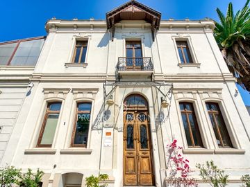 Majestuosa casona | Arquitectura neoclásica | Providencia