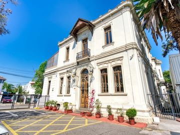 Majestuosa casona | Arquitectura neoclásica | Providencia