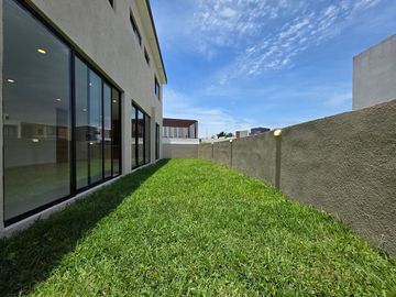 Casa en Venta Punta Tiburon | Frente área verde
