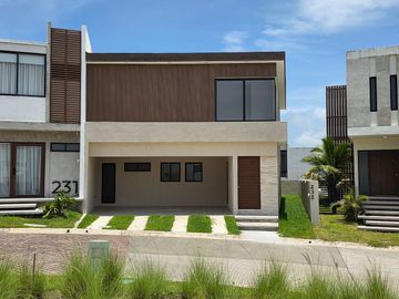 Casa en Venta Punta Tiburon | Frente área verde