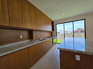 Casa en Venta Punta Tiburon | Frente área verde
