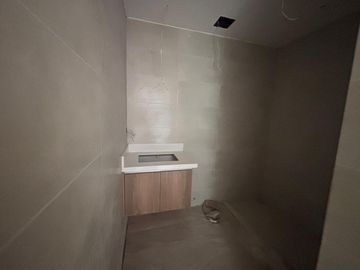 SUITE POR ESTRENAR EN LA REPUBLICA DEL SALVADOR - LA CAROLINA