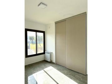 VENTA CASA DE CATEGORIA A ESTRENAR 3 DORMITORIOS TEJAS 4 MALAGUEÑO