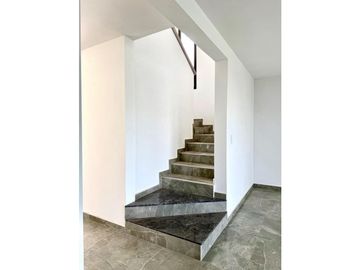 VENTA CASA DE CATEGORIA A ESTRENAR 3 DORMITORIOS TEJAS 4 MALAGUEÑO