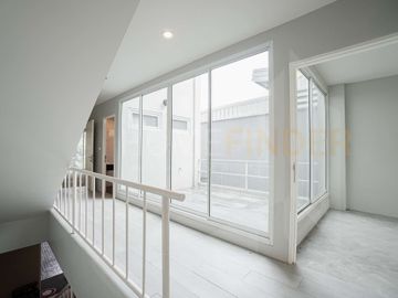 New Modern Home Office Sukhumvit 101/1