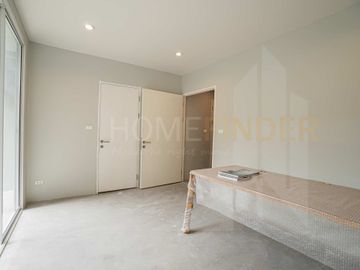 New Modern Home Office Sukhumvit 101/1