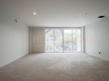 New Modern Home Office Sukhumvit 101/1