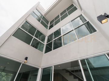 New Modern Home Office Sukhumvit 101/1