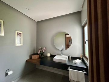 Casa en Venta en Club de Golf San Carlos,  semi nueva, Metepec, rápida salida a CDMX, Toluca