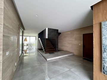 Casa en Venta en Club de Golf San Carlos,  semi nueva, Metepec, rápida salida a CDMX, Toluca