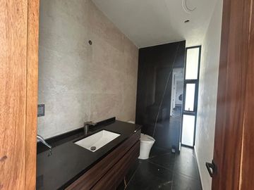 Casa en Venta en Club de Golf San Carlos,  semi nueva, Metepec, rápida salida a CDMX, Toluca