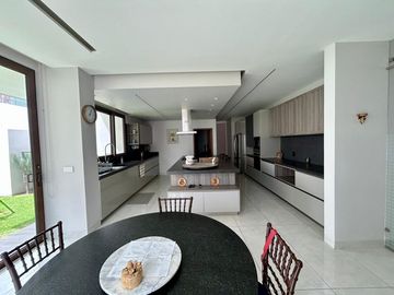Casa en Venta en Club de Golf San Carlos,  semi nueva, Metepec, rápida salida a CDMX, Toluca