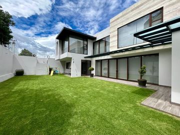 Casa en Venta en Club de Golf San Carlos,  semi nueva, Metepec, rápida salida a CDMX, Toluca