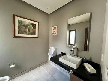 Casa en Venta en Club de Golf San Carlos,  semi nueva, Metepec, rápida salida a CDMX, Toluca