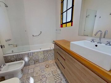 Casa 4 AMB +Escrit Piscina Cochera VENTA FLORES N