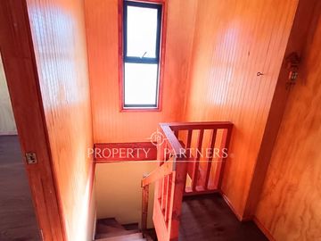 REBAJADO! CASA EN PANGUIPULLI  – ZONA URBANA CON VISTA AL LAGO Y VOLCÁN VILLARRICA