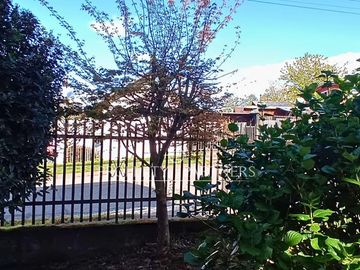 REBAJADO! CASA EN PANGUIPULLI  – ZONA URBANA CON VISTA AL LAGO Y VOLCÁN VILLARRICA