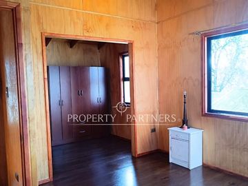 REBAJADO! CASA EN PANGUIPULLI  – ZONA URBANA CON VISTA AL LAGO Y VOLCÁN VILLARRICA