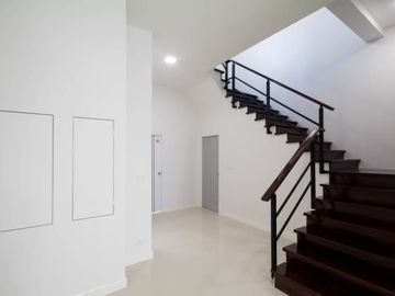 4 -storey home office for sale, Ratchadaphisek, near MRT Sutthisan