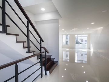 4 -storey home office for sale, Ratchadaphisek, near MRT Sutthisan