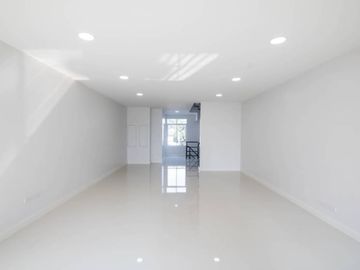 4 -storey home office for sale, Ratchadaphisek, near MRT Sutthisan