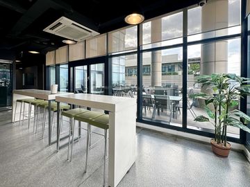Serviced office space for 10 employees in Regus Eco Tower