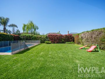 Casa en venta barrio Los Jazmines, Pilar del este - Apto Credito