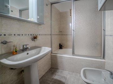 ENTRADA INDEPENDIENTE - PATIO CON PARRILLA - 4 AMBIENTES - SIN EXPENSAS - EXCELENTE ESTADO