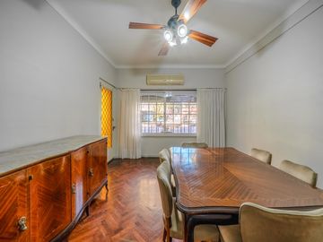 ENTRADA INDEPENDIENTE - PATIO CON PARRILLA - 4 AMBIENTES - SIN EXPENSAS - EXCELENTE ESTADO