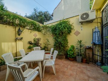 ENTRADA INDEPENDIENTE - PATIO CON PARRILLA - 4 AMBIENTES - SIN EXPENSAS - EXCELENTE ESTADO