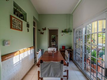 ENTRADA INDEPENDIENTE - PATIO CON PARRILLA - 4 AMBIENTES - SIN EXPENSAS - EXCELENTE ESTADO