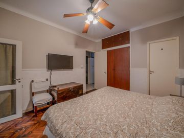 ENTRADA INDEPENDIENTE - PATIO CON PARRILLA - 4 AMBIENTES - SIN EXPENSAS - EXCELENTE ESTADO