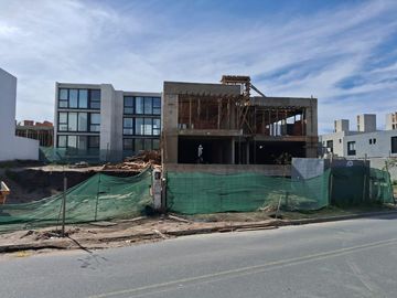 Duplex en Venta en Costas de Manantiales. 2 dormitorios.