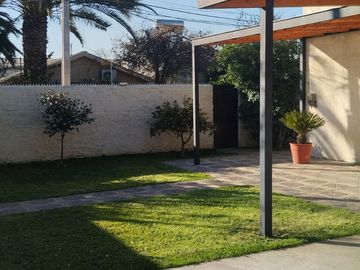 Amplia propiedad a pasos Metro Rojas Magallanes - La Florida