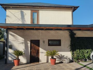 Amplia propiedad a pasos Metro Rojas Magallanes - La Florida