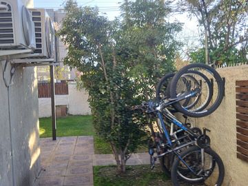 Amplia propiedad a pasos Metro Rojas Magallanes - La Florida