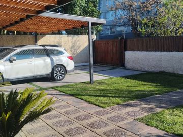 Amplia propiedad a pasos Metro Rojas Magallanes - La Florida