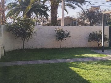 Amplia propiedad a pasos Metro Rojas Magallanes - La Florida