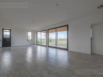 OPORTUNIDAD VENTA CASA San Sebastián A8 MB NO CREDITO