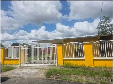 VENDO CASA EN CHORRERA BARRIO COLÓN JARDINES DE MASTRANTO