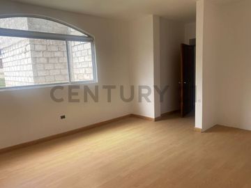 VENTA CASA  SECTOR ATUNTAQUI IMBABURA