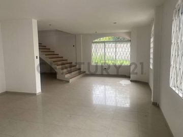 VENTA CASA  SECTOR ATUNTAQUI IMBABURA