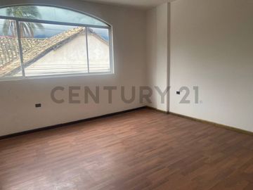 VENTA CASA  SECTOR ATUNTAQUI IMBABURA