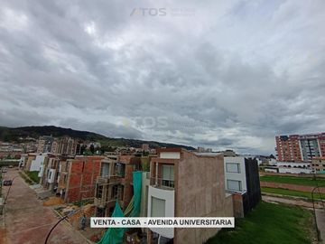 CASA en VENTA en Tunja AVENIDA UNIVERSITARIA - VIVA