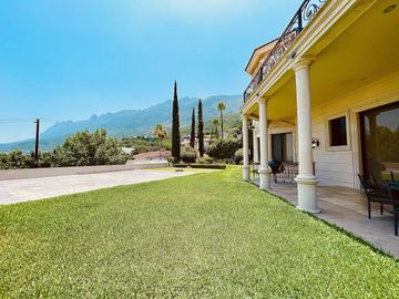 LUJOSA CASA EN VENTA LA CIMA