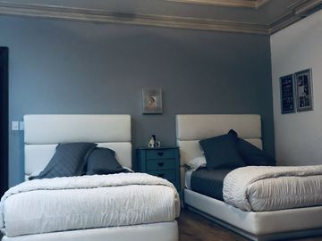 LUJOSA CASA EN VENTA LA CIMA
