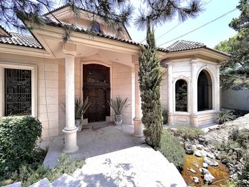 LUJOSA CASA EN VENTA LA CIMA
