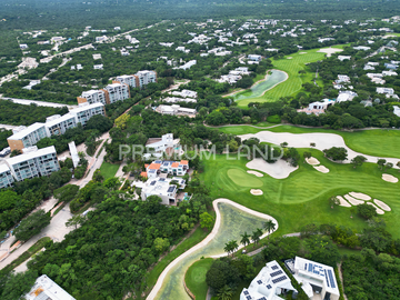 Lote en venta con vista al lago central, Privada Kilil, Yucatán Country Club.