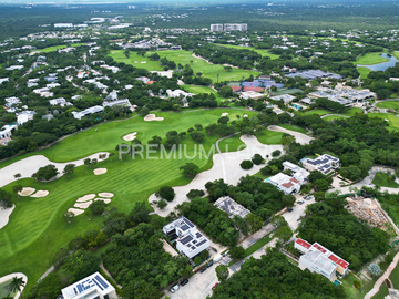Lote en venta con vista al lago central, Privada Kilil, Yucatán Country Club.