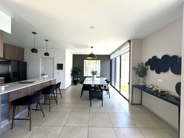 Casa nueva en venta  por Vialidad López Portillo, fraccionamiento residencial cerca del aeropuerto de Toluca, parque Toluca 2000 y Plaza Santin.